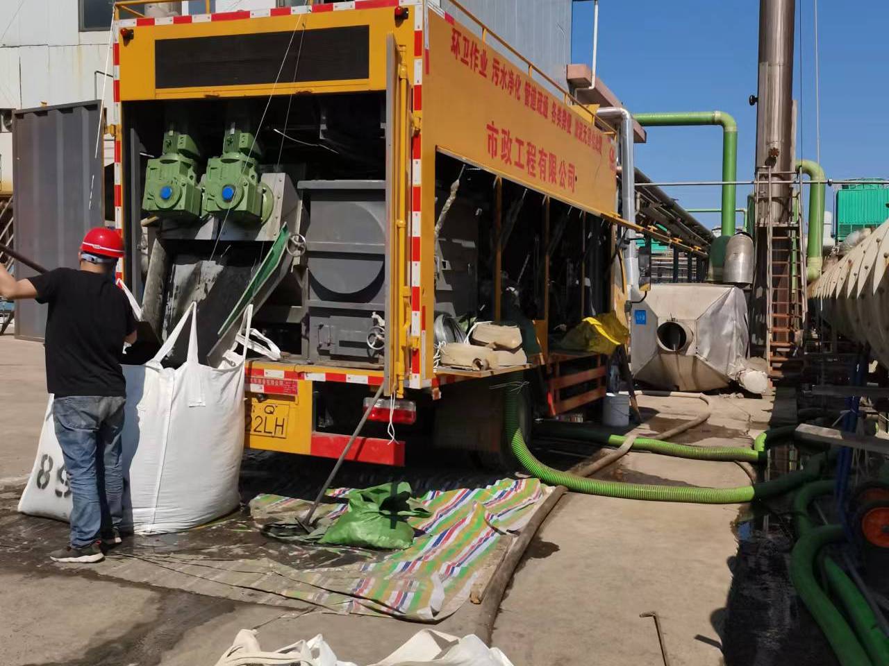 越城淤泥压干处理