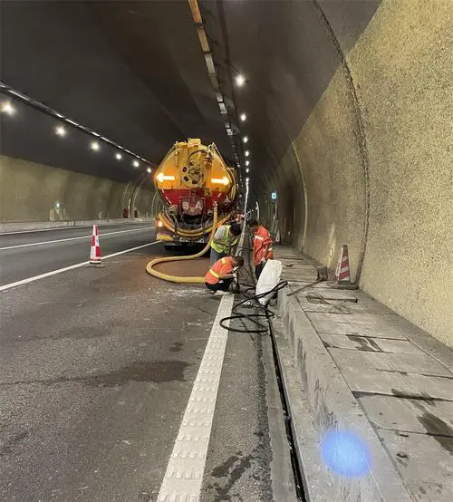 越城隧道排水渠清淤